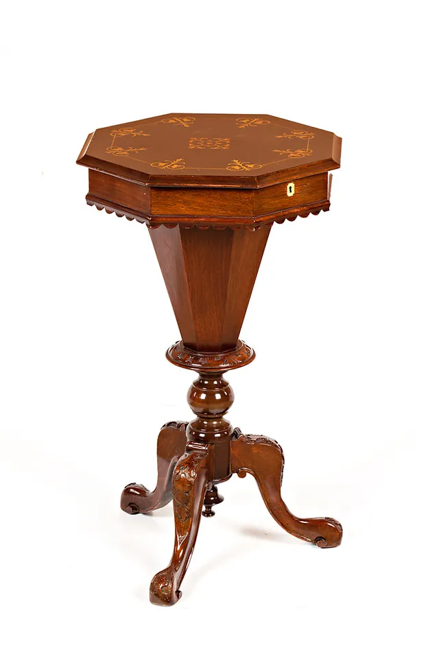 Sewing cabinet in mahogany with marquetry top, early 20th Century.