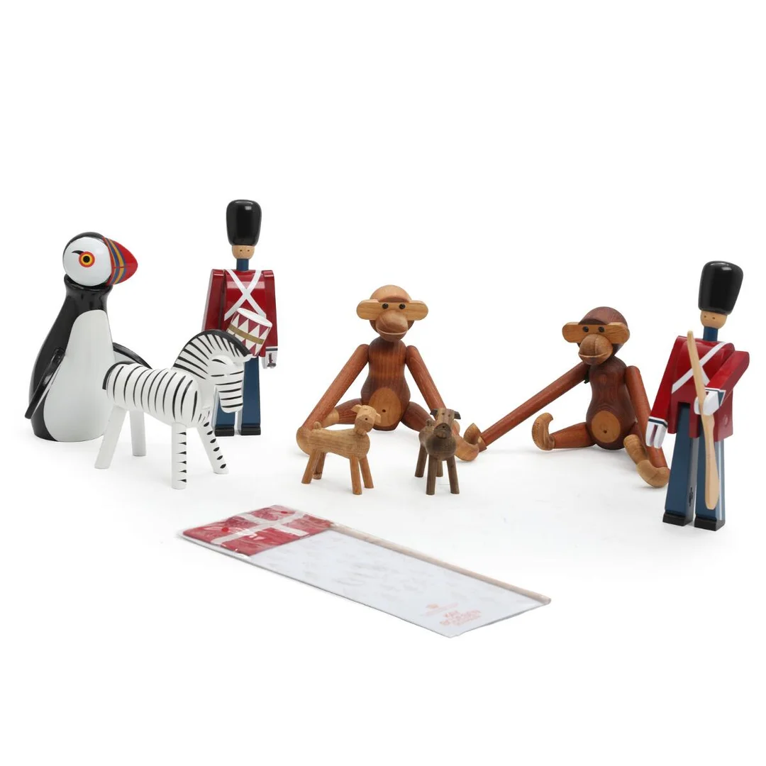 Collection of hand-painted wood, teak and oak figurines comprising two guardsmen, two monkeys, zebra, two dogs and puffin. And flag in original packaging. Monkeys, puffin and dogs stamped Kay Bojesen Design, Copyright. Zebra and guardsmen stamped Kaj Bojesen Design. 2010s-20s. H. 7–19 cm. (9) — Modern Decorative Art — Bruun Rasmussen