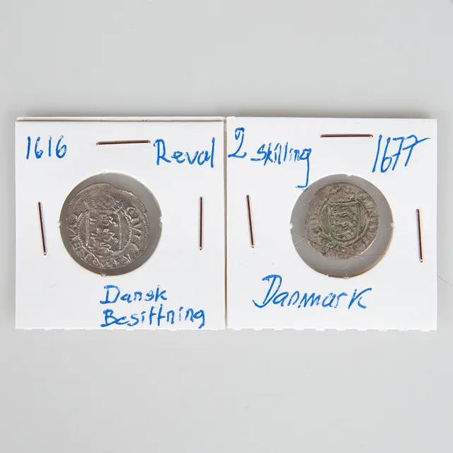 2 ÄLDRE DANSKA MYNT 2 SKILLING 1677 SAMT 1616 BESITTNINGSMYNT REVAL ESTLAND.