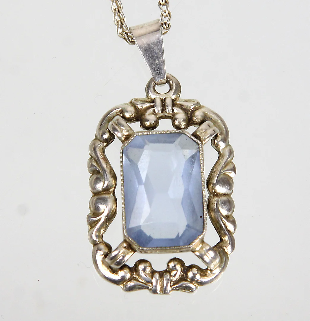 ANHÄNGER, ART DECO, SILBER 835, UM 1925. — Brooches & Pendants — Auktionshaus Bossard