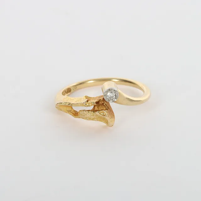 BJÖRN WECKSTRÖM. f 1935. Ring med diamant ca 0,04ct, 18K guld, Lapponia, Finland, 1971.