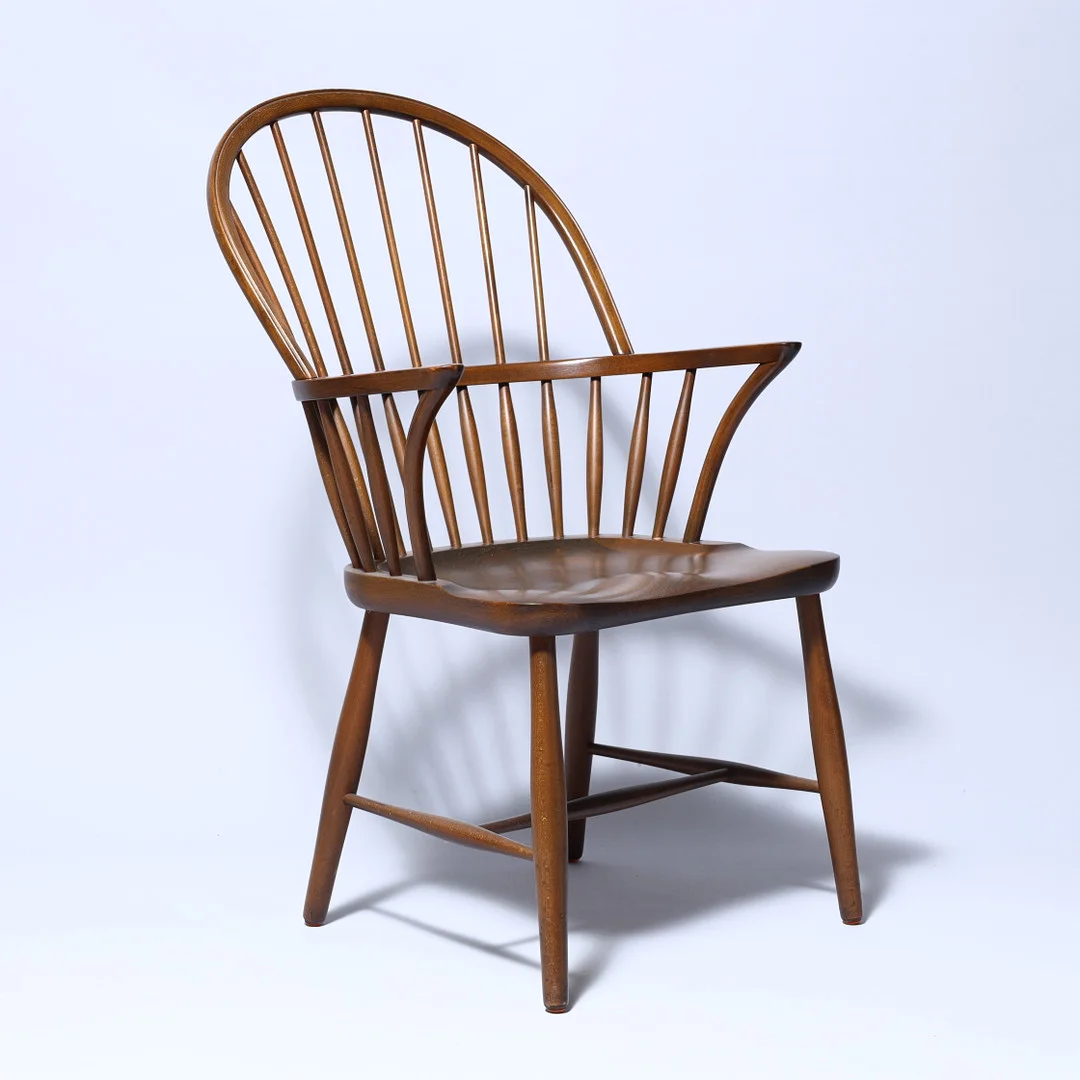 FRITS HENNINGSEN. Armstol af bøg „Windsor Chair“, „FH38", Danmark. 1900 tallets midte. — Armchairs & Chairs — Palsgaard Kunstauktioner
