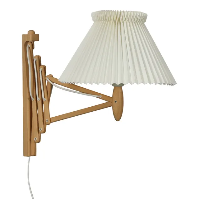 ERIK HANSEN. Le Klint. "Sax" væglampe / sakselampe af bøgetræ, model 332/334.