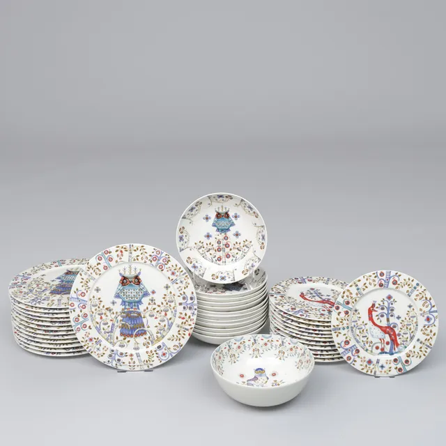 KLAUS HAAPANIEMI. Service af porcelæn 'Taika', Iittala. Finland. (38).