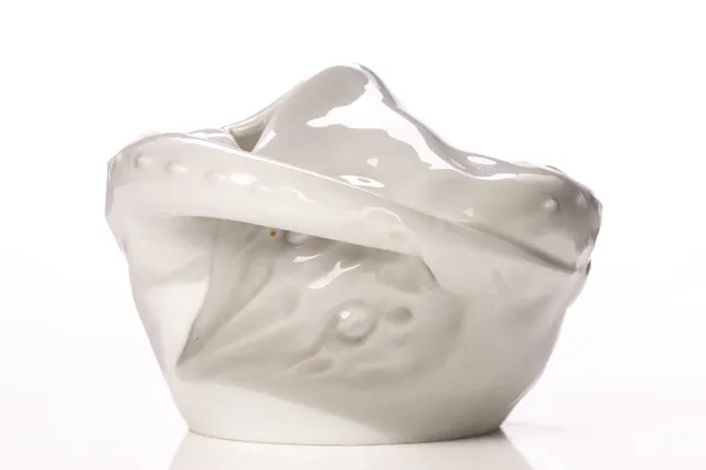 Christian Thomsen for Royal Copenhagen. Rare beautiful porcelain bonbon bowl, model 36/B.28, sample model, approx. 1910