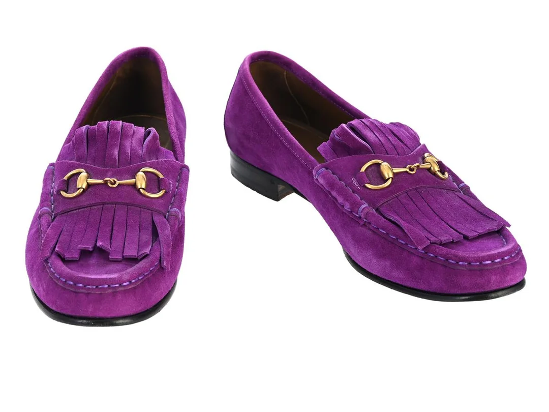 SKOR, GUCCI, Loafers, lila mocka, guldfärgade beslag, stl 39½, dustbag, kartong. — Kläder/Skor — Kaplans