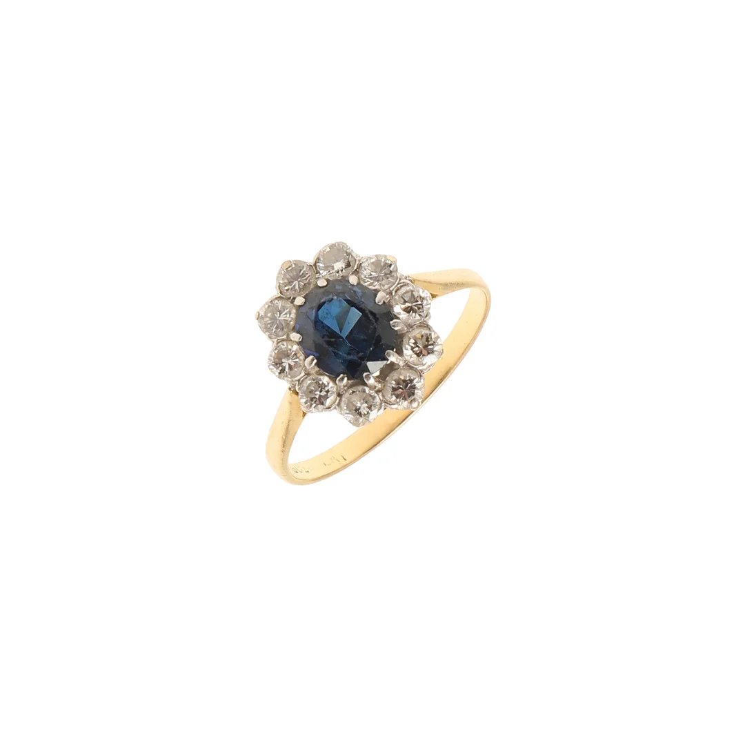 A SAPPHIRE AND DIAMOND CLUSTER RING. — Rings — Lawrences Auctioneers
