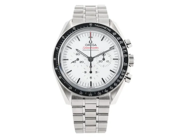OMEGA, Speedmaster Professional, "Tachymètre", Master Chronometer, Cal 3861, Verk nr. 88249556, Serie nr. 88249556, PIC nr. 310.30.42.50.04.001, kronograf, herrur, 42 mm, stål, manuell (Co-Axial), safirglas, glasbaksida, originallänk, viklås, cert, augusti 2026.