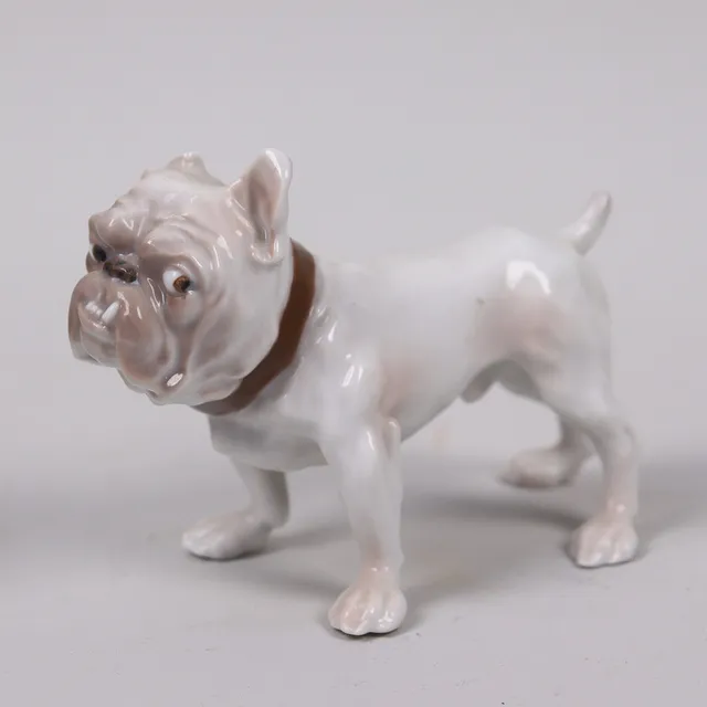 JENS PETER DAHL JENSEN. för Bing & Gröndahl, figurin # 1676, bulldog, Danmark.