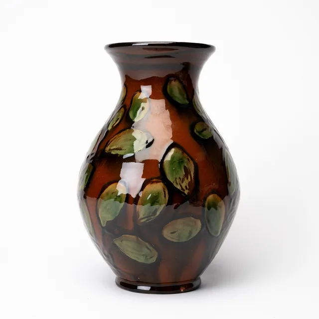 HERMAN AUGUST KÄHLER ( 1846-1917). Vas, glaserat stengods, Jugend, monogramsignerad, HAK, stämplad, Næstved, Danmark, 18/1900-tal.