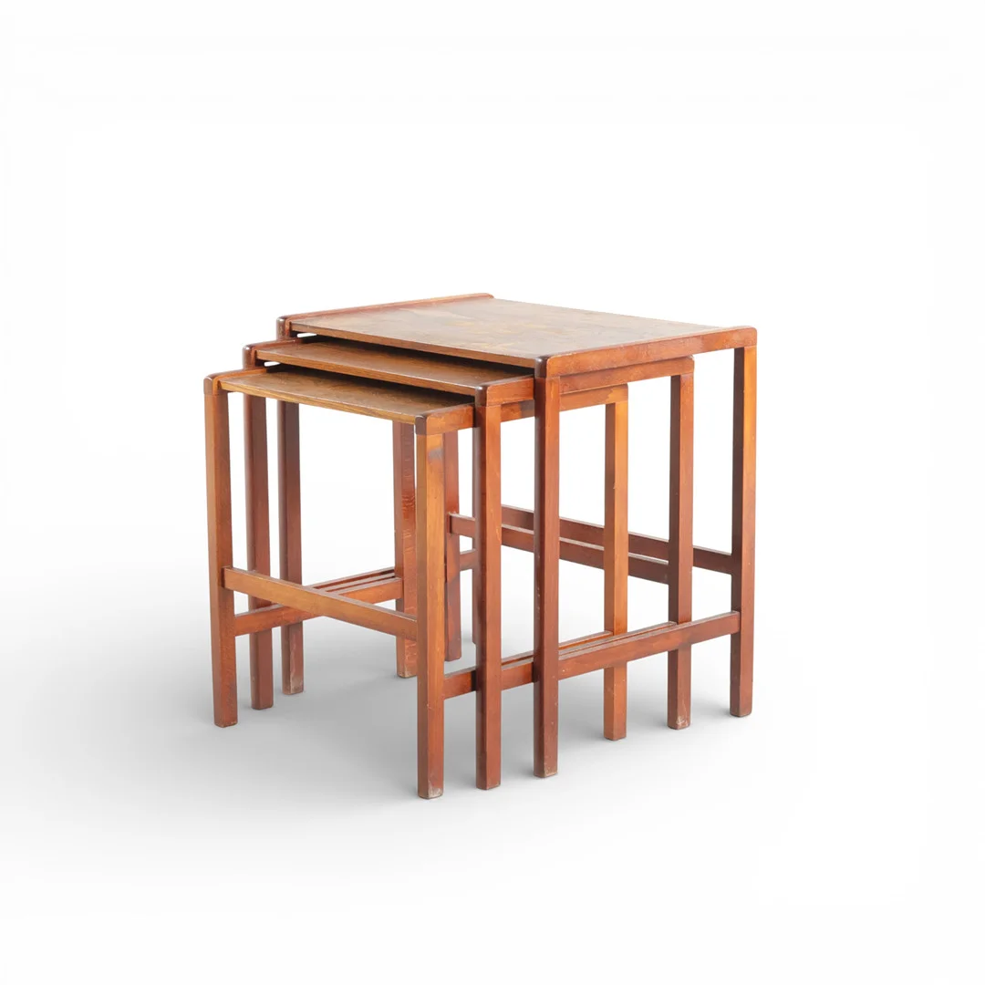 Et sæt indskudsborde, plader af palisander. Danmark, 1960-70'erne. — Coffee Tables — Woxholt Auktioner