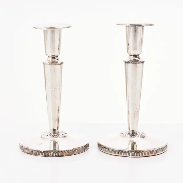 LJUSSTAKAR, 1 par, silver, Ceson Göteborg 1974, empirestil, fylld fot.