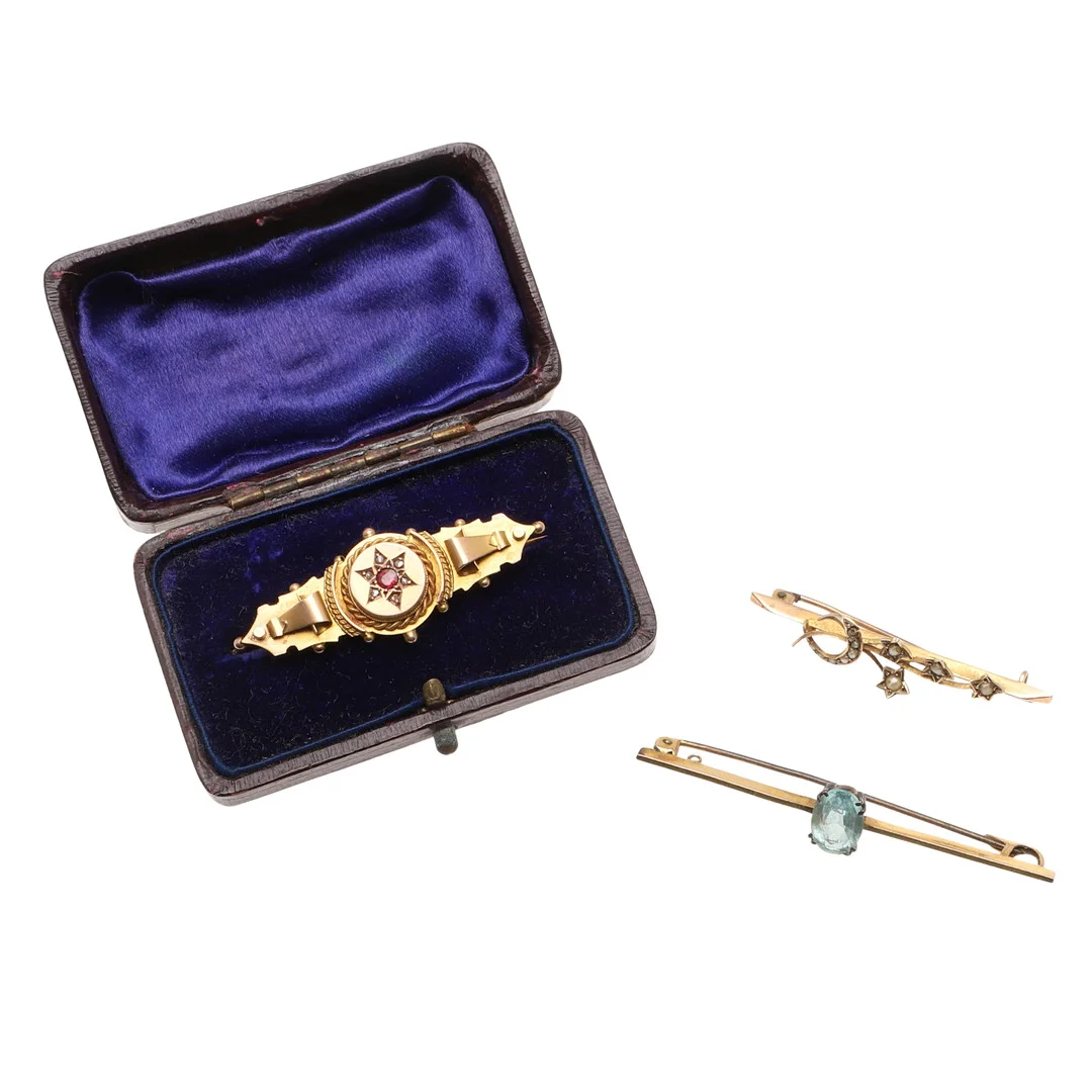 THREE EARLY 20TH CENTURY BAR BROOCHES. — Brooches & Pendants — Lawrences Auctioneers