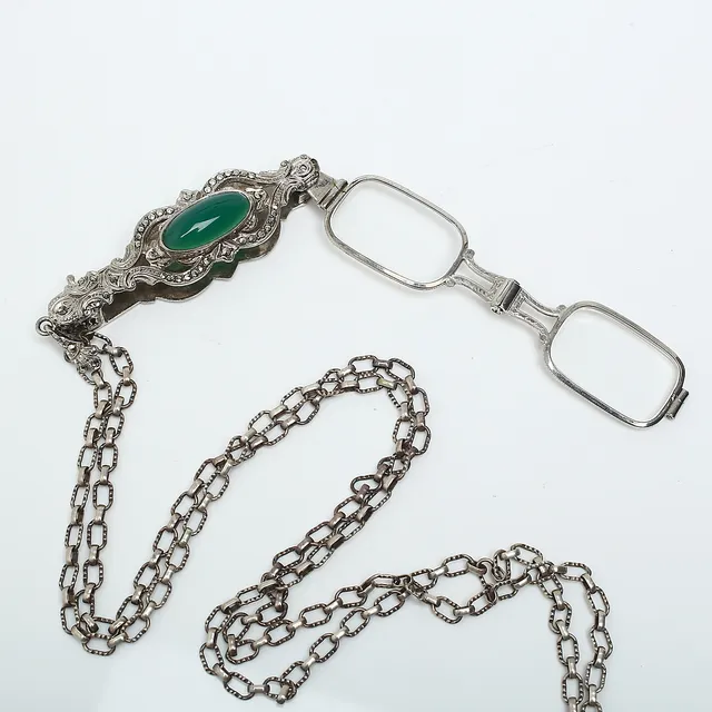 LORJNETT, silver, grön paste, 1900-talets första hälft.