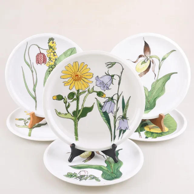 MARGUERITE WALFRIDSSON. Tallrikar, 6 stycken, porslin, "Midsommar", Ikea.