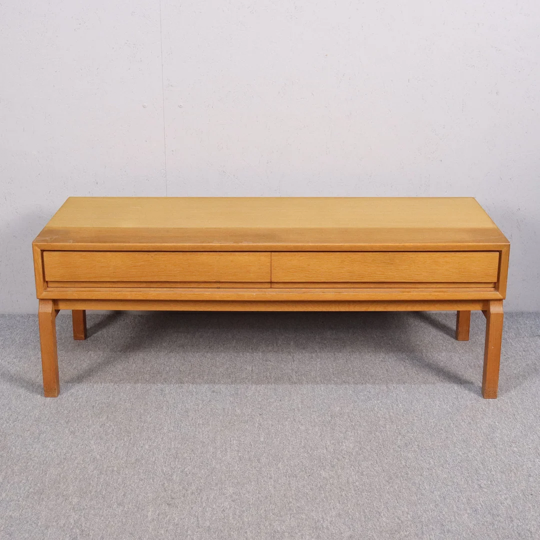MARIAN GRABINSKI. hallbord / TV-bänk, ek delvis fanér, ur serien "MTP", IKEA, 1960-tal. — Chests of drawers — Markus Auktioner