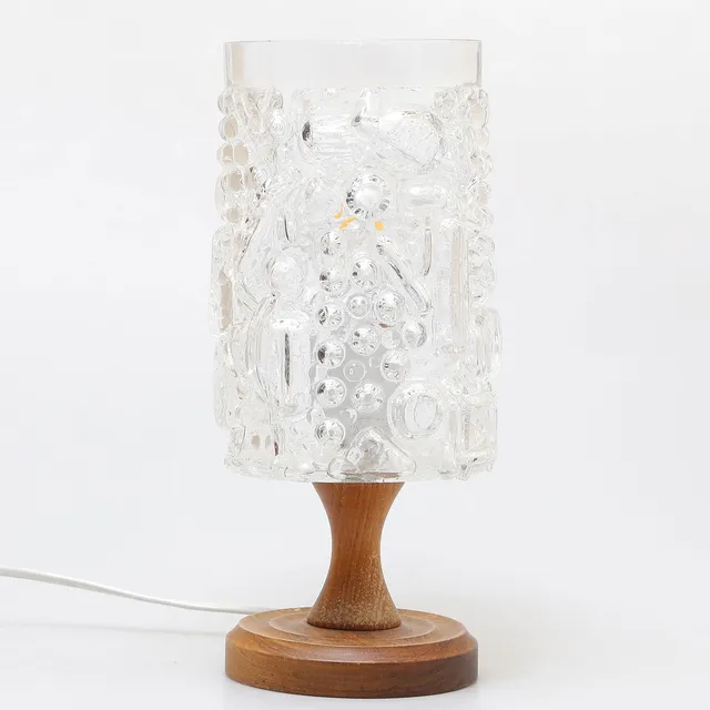 JOSEF SCHOTT. BORDSLAMPA, GLAS MED FOT I FURU, SMÅLANDSHYTTAN.