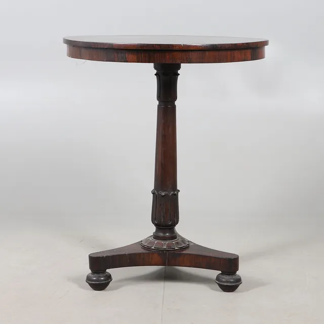 A WILLIAM IV ROSEWOOD TRIPOD TABLE.
