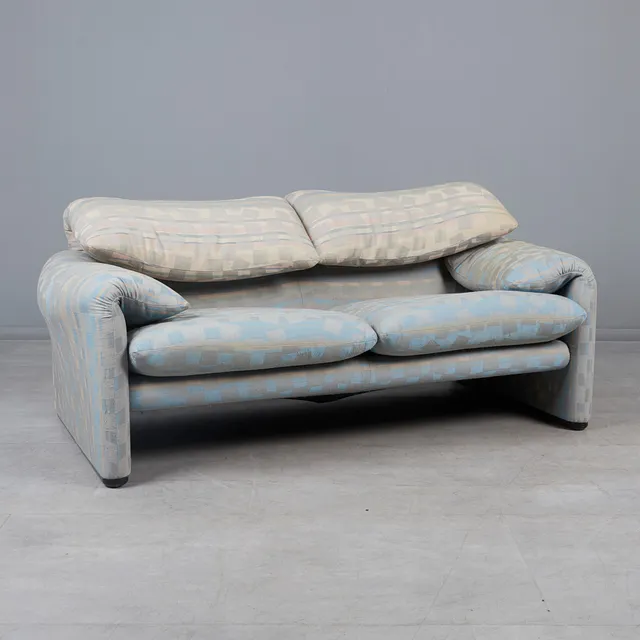 VICO MAGISTRETTI. Cassina. Zweisitzer / Couch, Modell 'Maralunga', Stahl, Textil, Entwurf 1973, Italien.