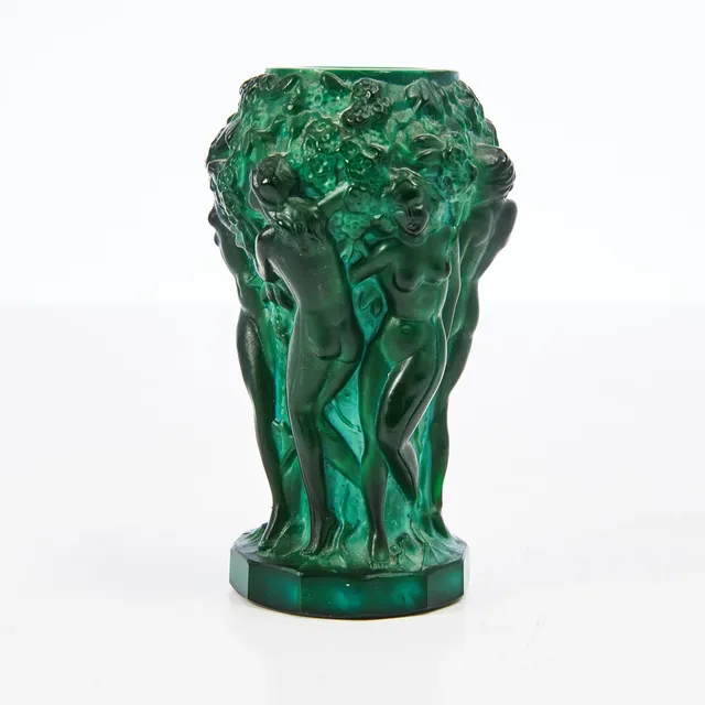 FRANTISEK PAZOUREK (1905-1997). Vas "Liten Vinskörd", malakitglas, 1900-talets första hälft.