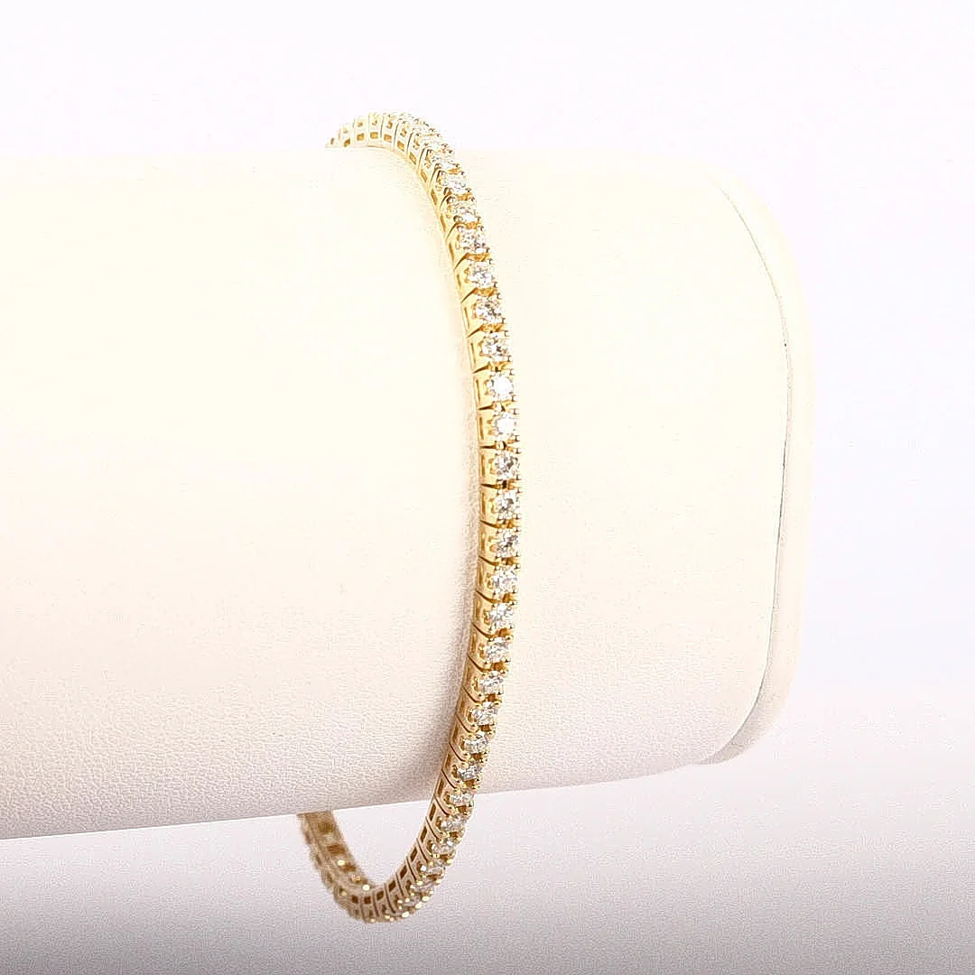 ARMBAND, tennisarmband 2,41ct, 18K. — Bracelets — Halmstads Auktionskammare