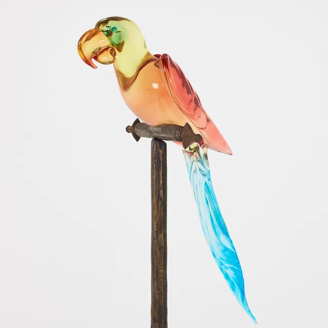 LUDVIG LÖFGREN. "Candyparrot", skulptur, Kosta Boda 2011, i form av en papegoja, polykrom glasmassa, löst monterad på metallstativ.