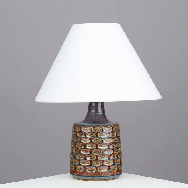 SØHOLM. Bordlampe af glaseret stentøj i grønne, blå og brune nuancer, Danmark, 1960/70'erne.
