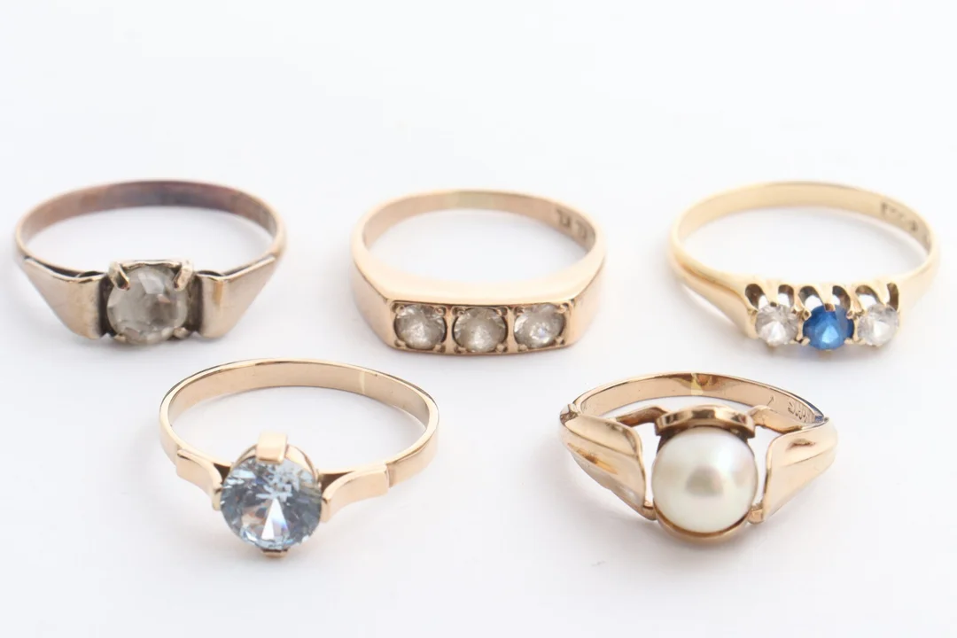 Fem vintage ringe af 830sølv, 8 & 14 kt guld (5) — Jewellery/Rings — Lauritz