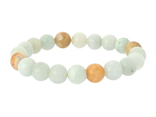 ARMBAND, kulor av jade, elastiskt band, bredd på kulorna 0,1 cm, bredd 6 cm, vikt 27,3 g.