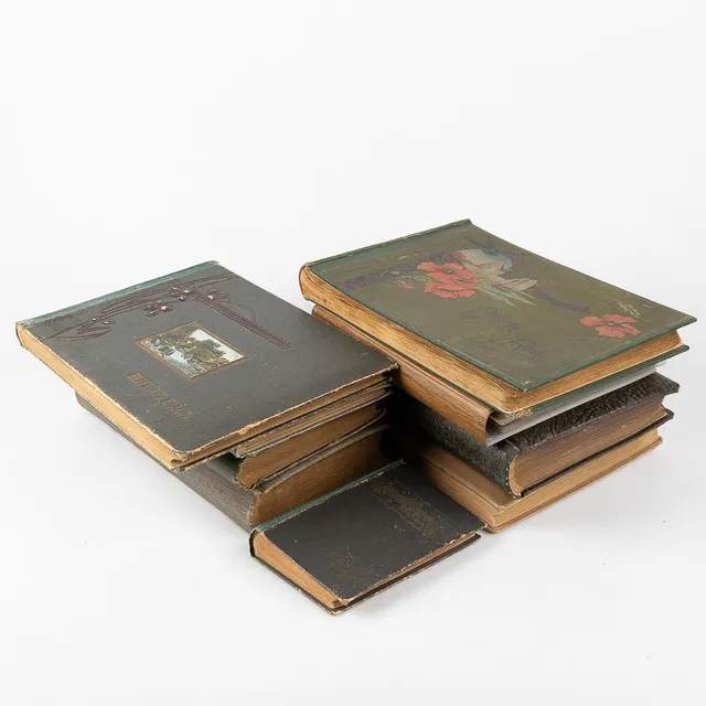 BREFKORT/VYKORTSALBUM, 9 st, högtider och gratulationer, totalt ca 1600 st , tidigt 1900-tal.