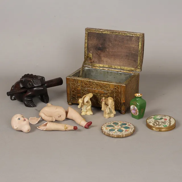 A COLLECTION OF VARIOUS WORKS OF ART (QTY).