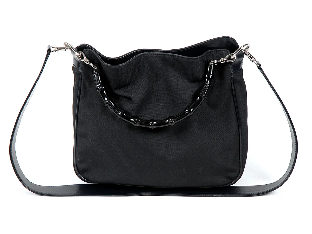 VÄSKA, GUCCI svart tyg/läder litet skada i tyget 26x24x9 cm dustbag — Accessoarer/Väskor — Kaplans