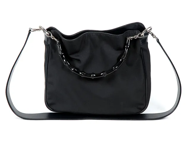VÄSKA, GUCCI svart tyg/läder litet skada i tyget 26x24x9 cm dustbag