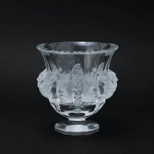 SKÅL "DAMPIERRE", gjutet glas, Lalique Frankrike 1900-talets senare hälft.