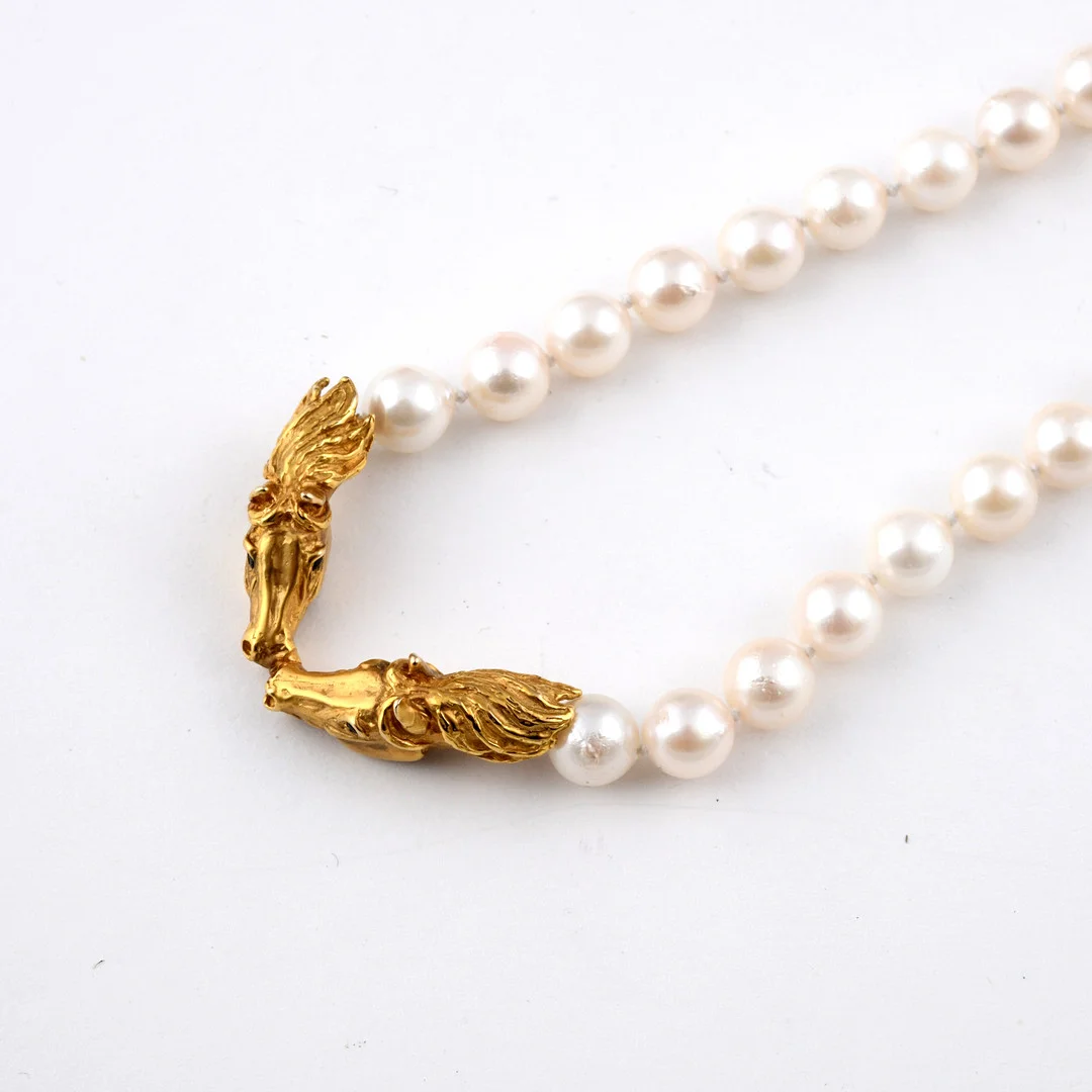 A CULTURED PEARL AND GOLD HORSE HEAD NECKLACE. — Necklace — Lawrences Auctioneers