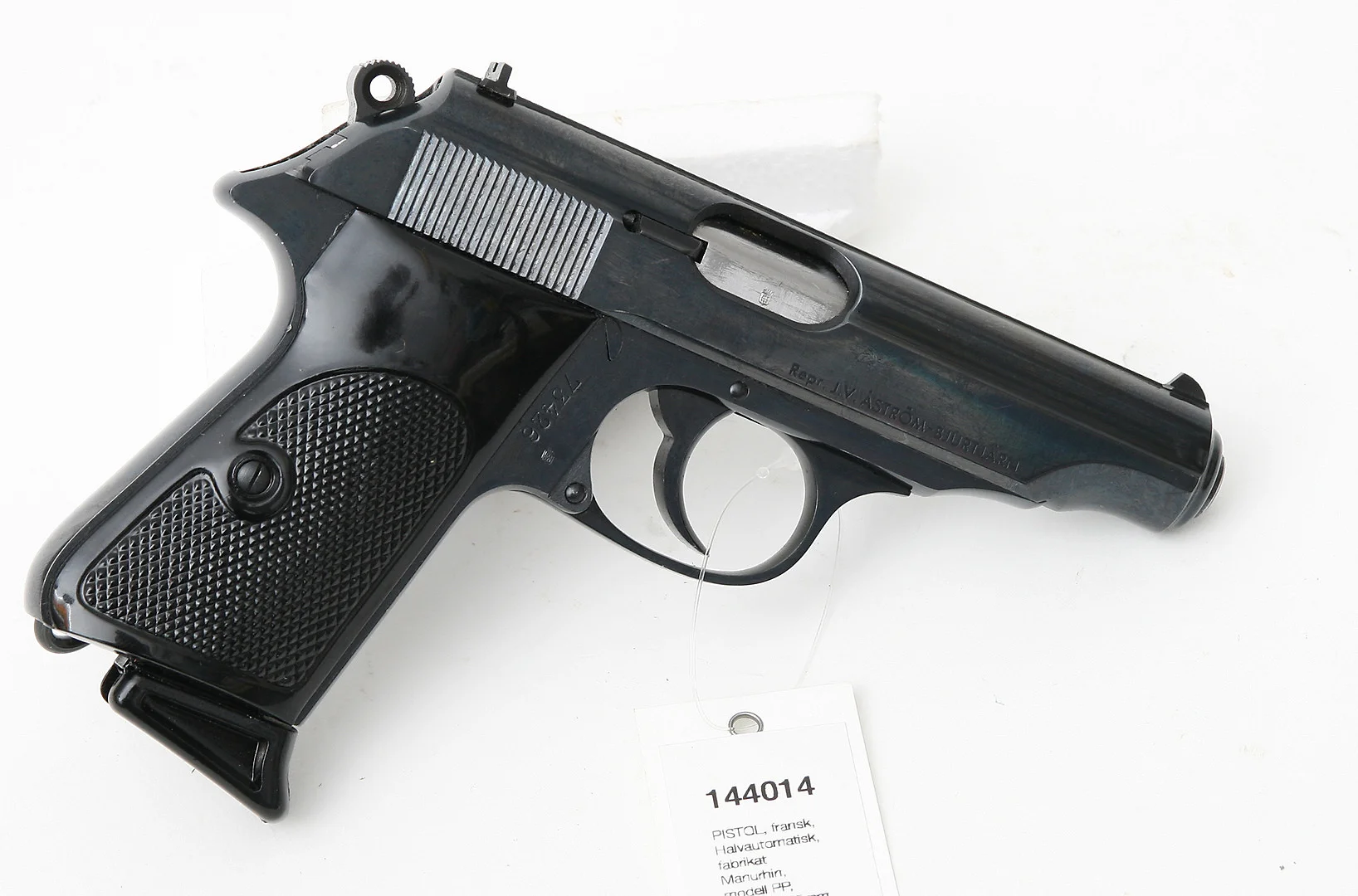 (267) PISTOL, fransk, Halvautomatisk, fabrikat Manurhin, modell PP, kaliber 7,65mm, tillv.nr 73426, se-nr SE1696002. — Pistols — Mauritz Widforss