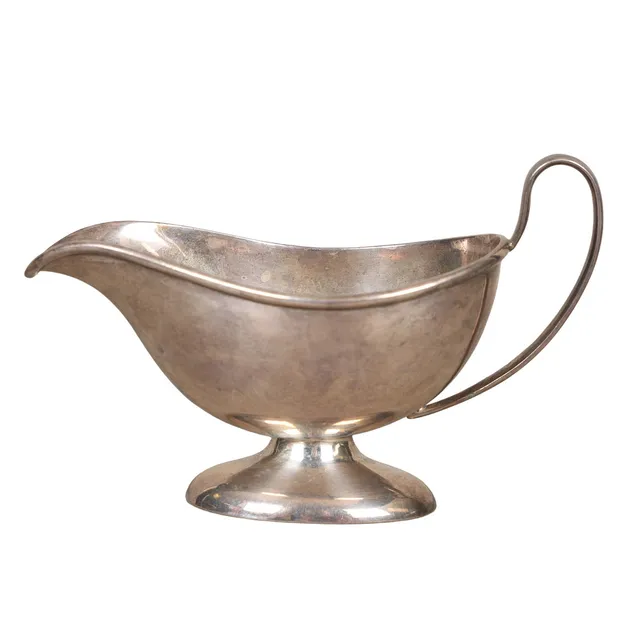AN EALRY 20TH CENTURY SILVER MILK JUG.