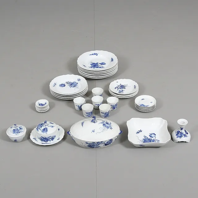 SERVISDELAR, 36 delar, porslin, "Blå Blomst", Royal Copenhagen.