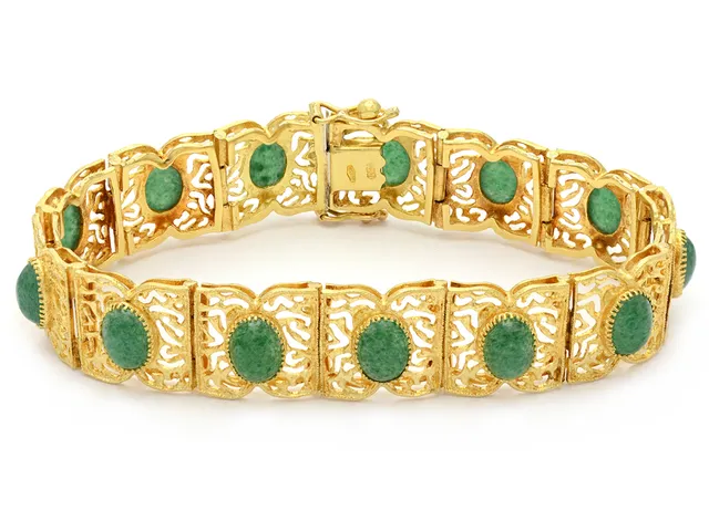ARMBAND, 18K guld, 12 cabochonslipade aventuriner, längd ca 18 cm, bredd ca 1,4 cm, vikt 29,4 g