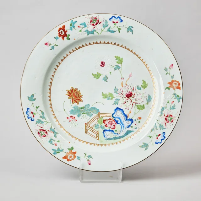 FAT, porslin, Kina, Qianlong (1736-1795), rund form, famille rose.