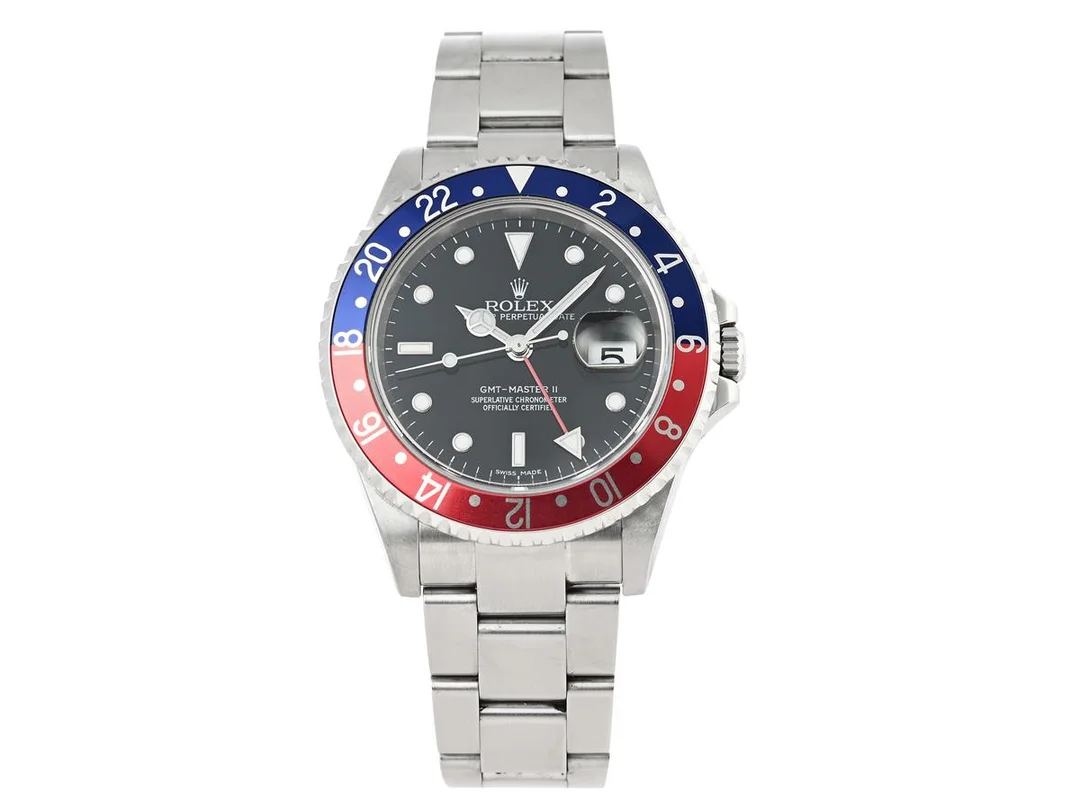 ROLEX, Oyster Perpetual Date, GMT-Master II (Swiss Made), Chronometer, s.k. "Stick Dial", Ref nr. 16710 T, Serie nr. Z083429, Cal 3185, Verk nr. 3 0811766, Boett nr. 2180, herrur, 40 mm, stål, automatisk, safirglas, 24-timmarsvisning, Oysterlocklänk, viklås, Ref nr. 78790A-OP5, cert, november 2006, box, ytterkartong. — Klockor/Rolex — Kaplans