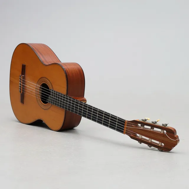 AKUSTISK GITARR. Bjärton, serienummer 19248, nylonsträngar, etikettmärkt, Bjärnum Sweden.
