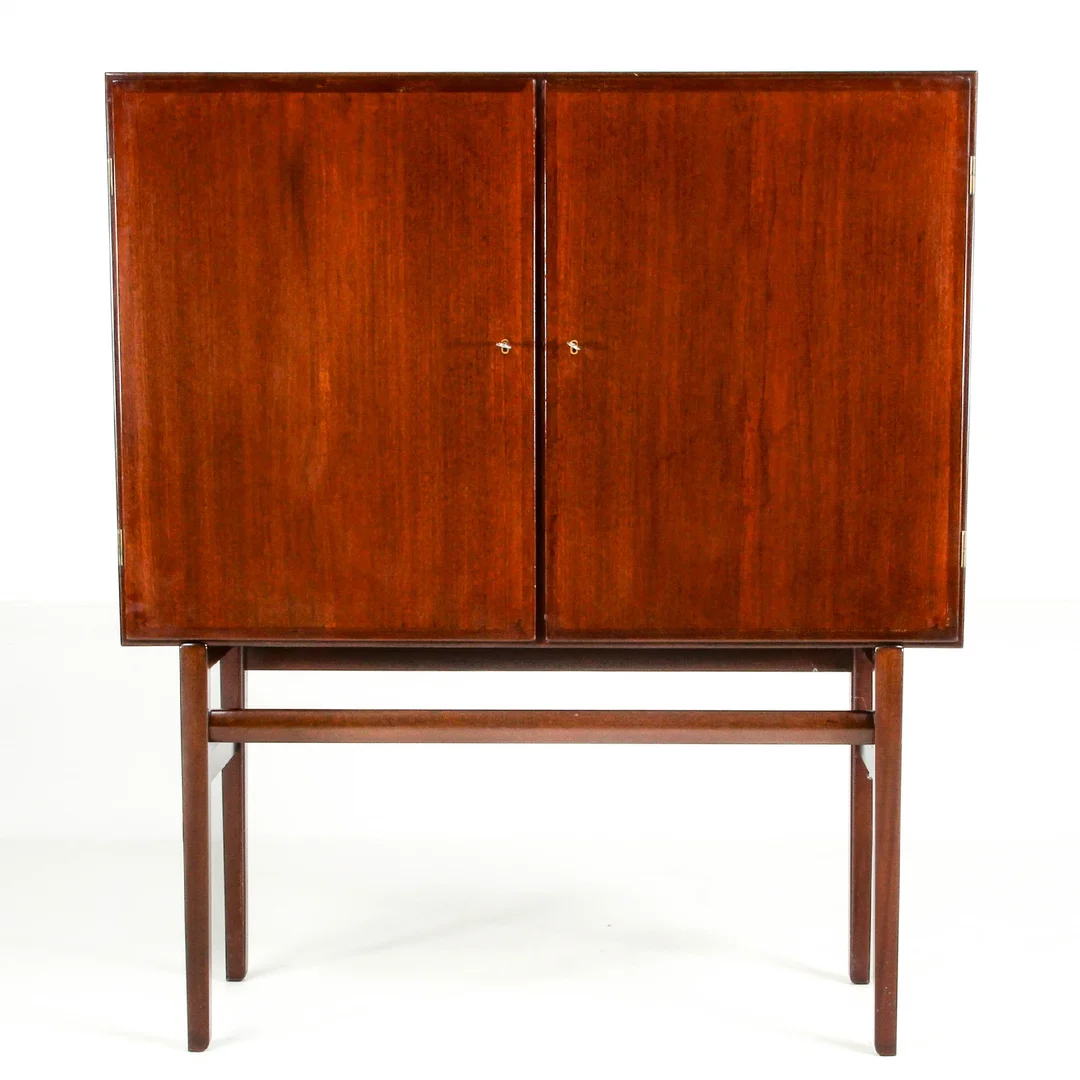 Ole Wanscher. Rungstedlund tableware cabinet / sideboard — Furniture/Cabinets, chests of drawers — Lauritz
