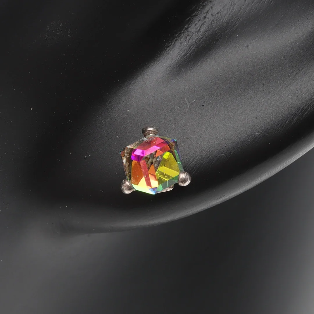 ÖRHÄNGEN, ett par, sterlingsilver med swarovskikristall. — Earrings — Ekenbergs Auktioner