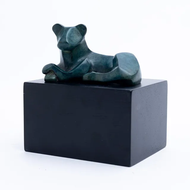 SEBASTIAN SCHILDT. "Riksdagslejoninnan”, skulptur, grönpatinerad brons, signerad och daterad -08.