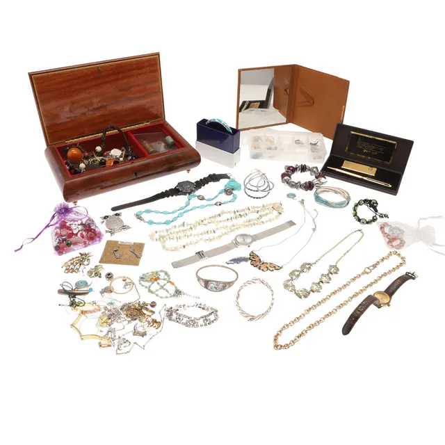 ASSORTED COSTUME JEWELLERY.