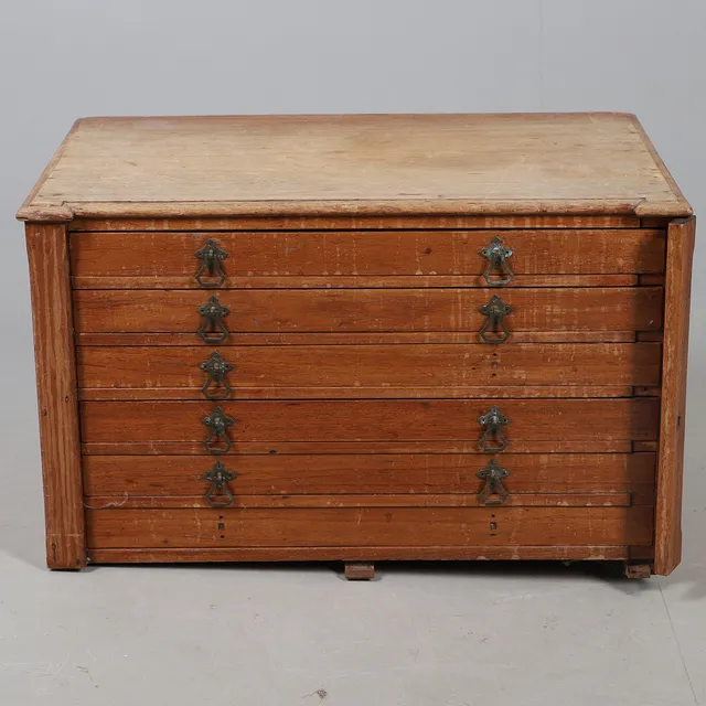 19TH CENTURY SPECIMEN CABINET.