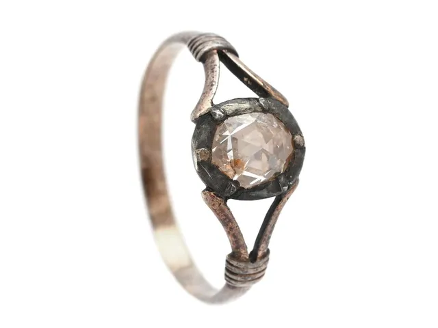 RING, 18K guld/silver, rosenslipad diamant, antik, stl 16,75 mm, vikt 1,3 g, diamant med nagg.