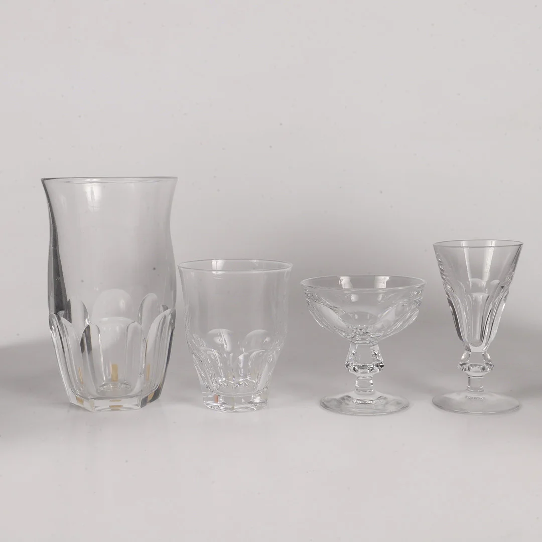 ELIS BERGH. Glasservis, 42 stycken, "Bergh" glas, Kosta. — Tableware — Helsingborgs Auktionskammare