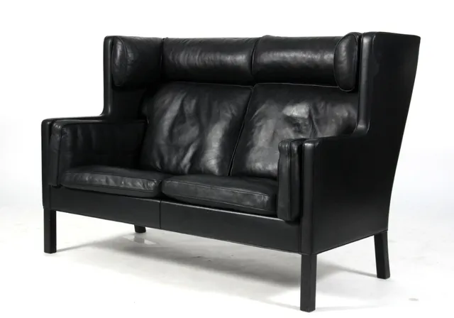 Børge Mogensen. Two-seater coupé sofa, original black leather